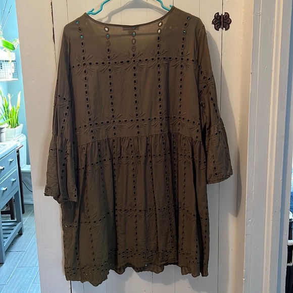 Country living olive green eyelet three-quarter, inch length sleeve top Size XL - Picture 2 of 5